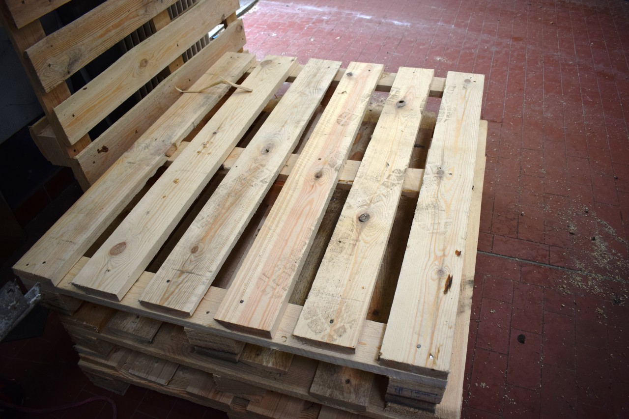 13 x Holzpaletten Einweg 100x120, Brettstärke 2,7 cm, einmal benutzt